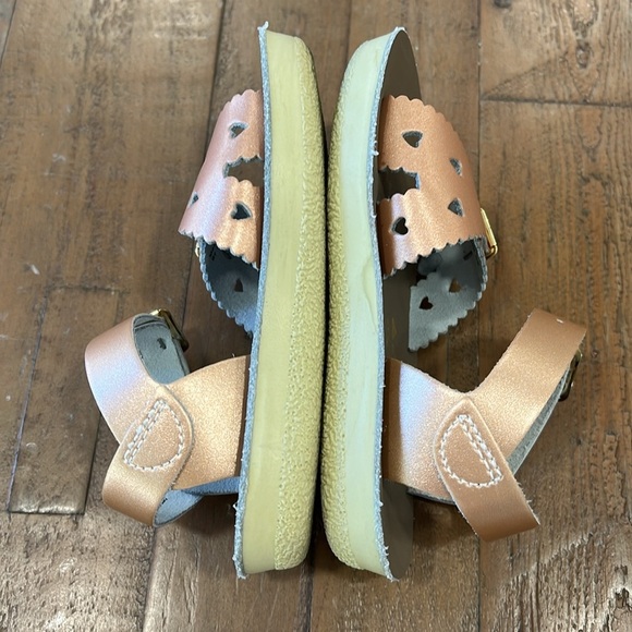 Salt Water Sun-San sweetheart metallic leather buckle sandals kids size 7 - Picture 5 of 7